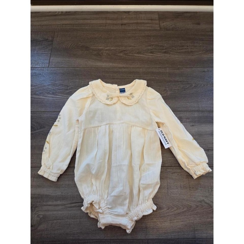 Old navy baby girl romper 18-24 mos